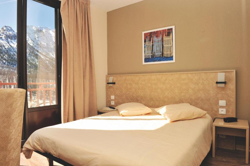 Le Grand Hotel Montgenèvre Zimmer foto