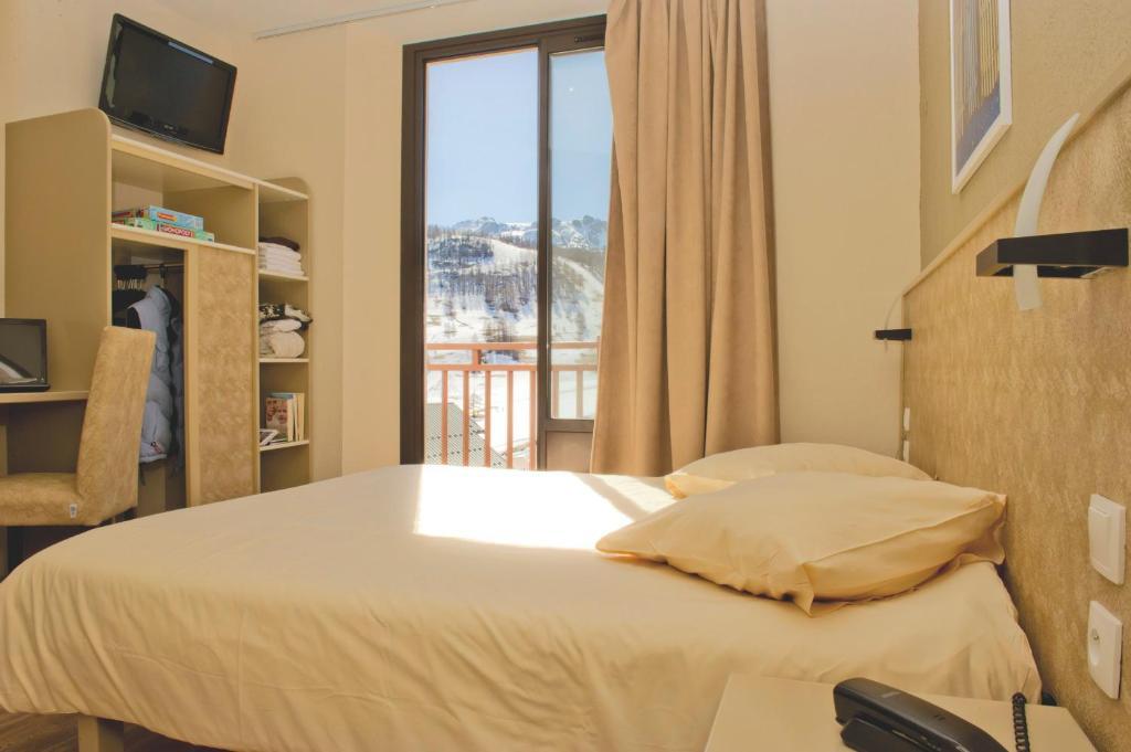 Le Grand Hotel Montgenèvre Zimmer foto
